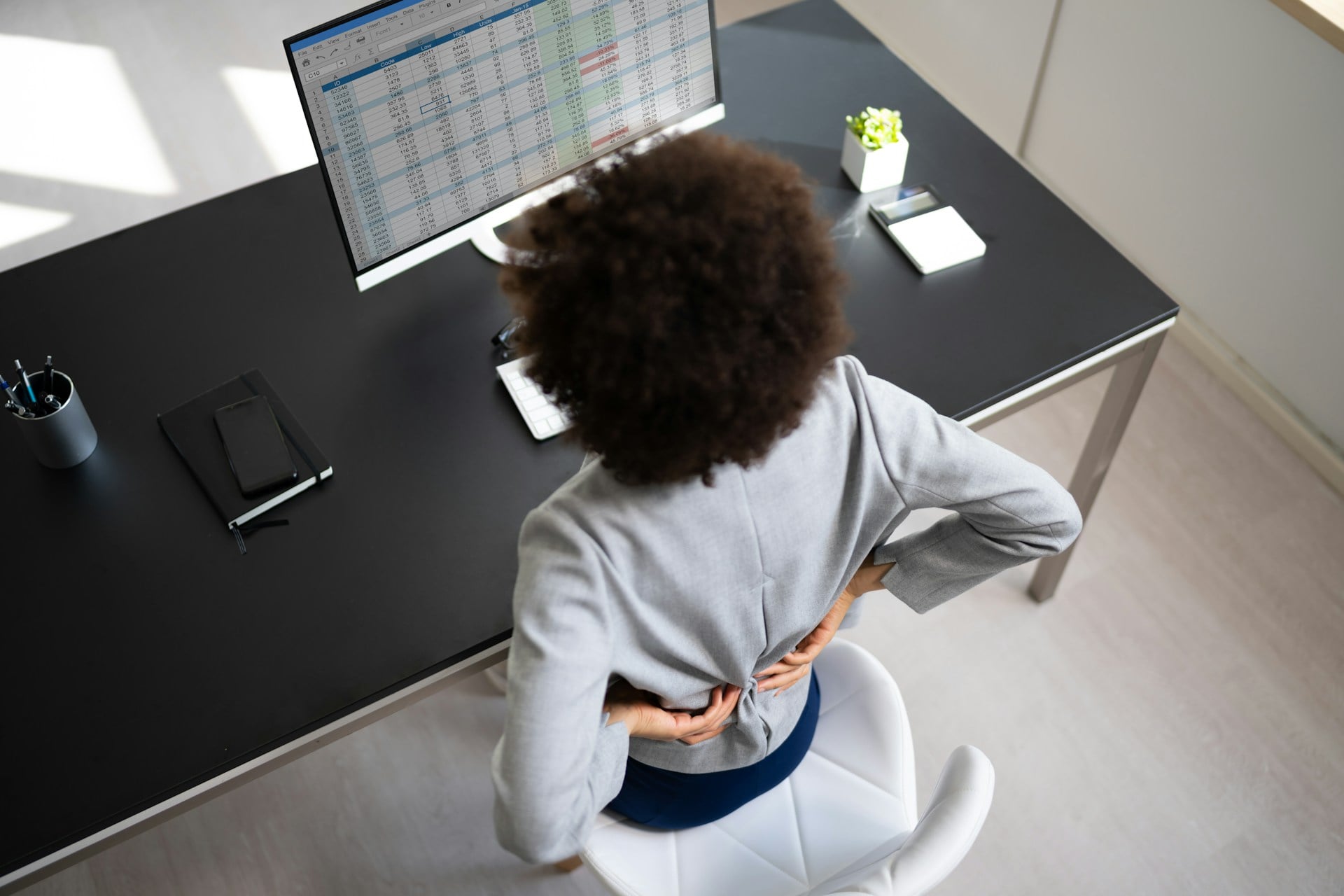employee with backpain